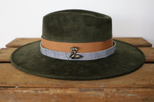 Load image into Gallery viewer, Genuine Alligator Skin Hat Band